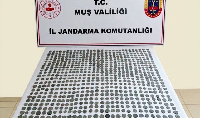 749 Bronz sikke ele geçirildi, 4 kişi yakalandı