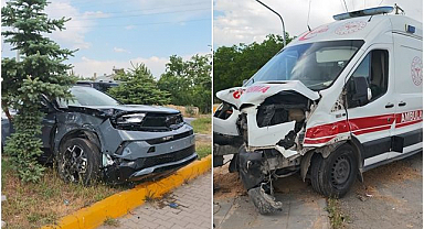 Ambulansın karıştığı kazada 10 kişi yaralandı 
