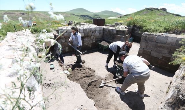 Ani'nin geçmişine ışık tutmak için kolları sıvadılar
