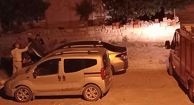 Araç motoruna giren kedi kurtarıldı   