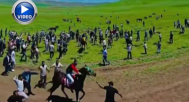 Asırlık at yarışında tepki toplayan anlar   