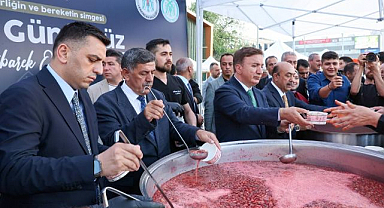 Aşure Günü'nde binlerce vatandaşa ikram
