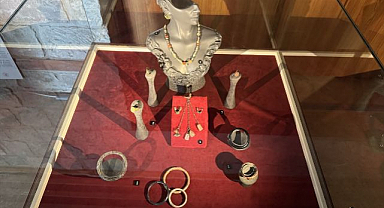 Binlerce yıllık takılar sergileniyor