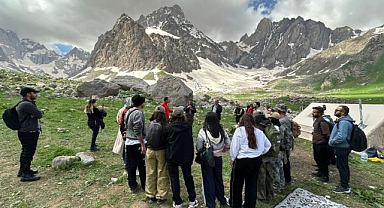 Buzulların gölgesinde doğa yürüyüşü   