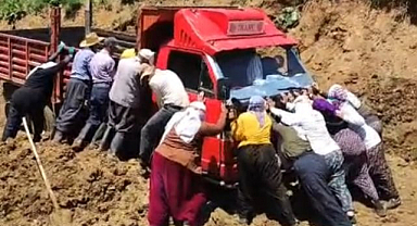 Çamura saplanan kamyonet için seferber oldular