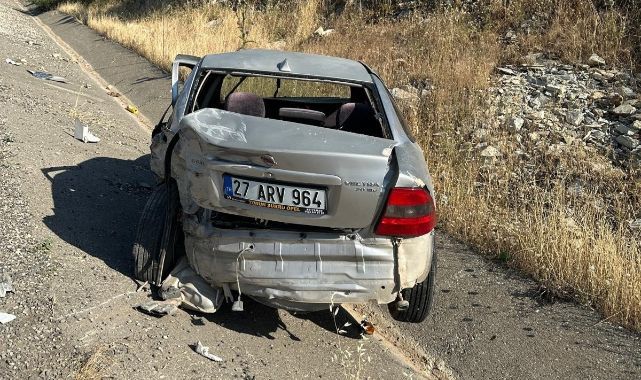 Çekici ile otomobil çarpıştı