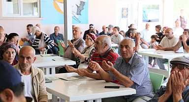 Cemevinde aşure dağıtıldı 