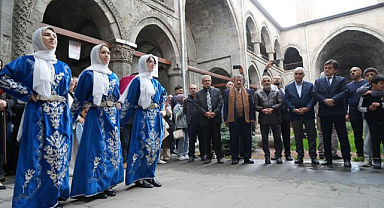 Çifte Minareli Medrese'de sanat rüzgarı