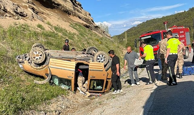 Devrilen hafif ticari araçtaki 6 kişi yaralandı