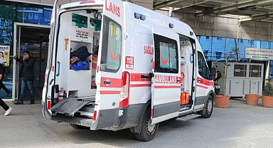 Devrilen traktörün altında can verdi!
