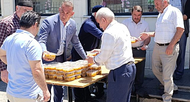 Erzurum’da cuma çıkışı aşure bereketi 