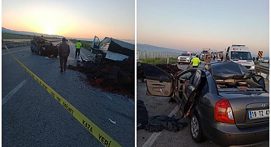 Erzurum'da otomobil ile kamyonet çarpıştı! Feci kazada 3 kişi öldü