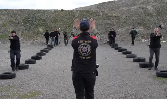 Erzurum'da polislerden nefes kesen tatbikat