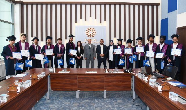  ETÜ TÖMER’de Uluslararası öğrenciler mezuniyet sevinci yaşadı