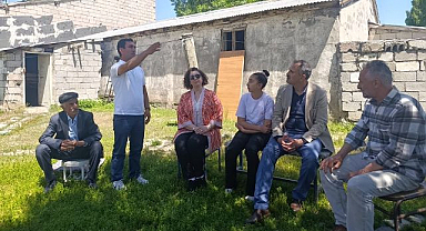 Evi yanan vatandaşa vali sahip çıktı