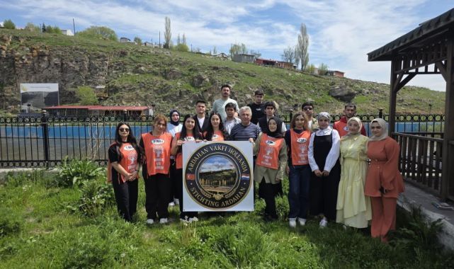 Fidanlar toprakla buluşuyor   