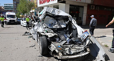 Freni patlayan kamyon caddeyi savaş alanına çevirdi