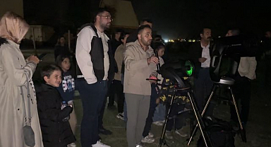 Gökyüzünü izlemek için bir araya geldiler