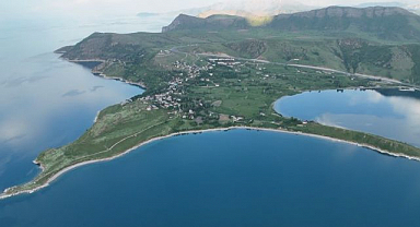 Güzelliğiyle büyüledi
