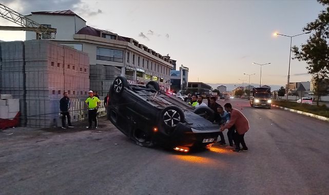 İki araç birbirine girdi! 3'ü çocuk 9 kişi yaralandı
