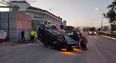 İki araç birbirine girdi! 3'ü çocuk 9 kişi yaralandı