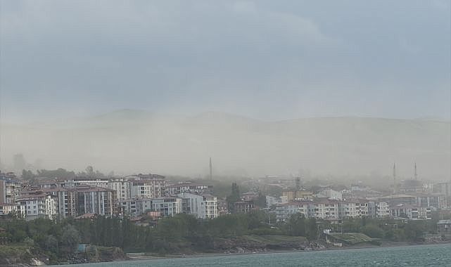 İlçede toz taşınımı etkisini sürdürüyor