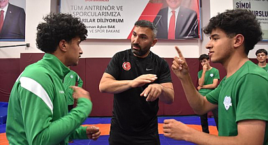 İşitme engelli güreşçilerin hedefi milli forma