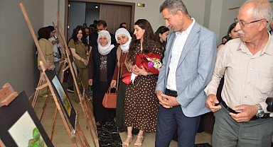 İşitme engelli öğrencinin 50 eseri sergilendi