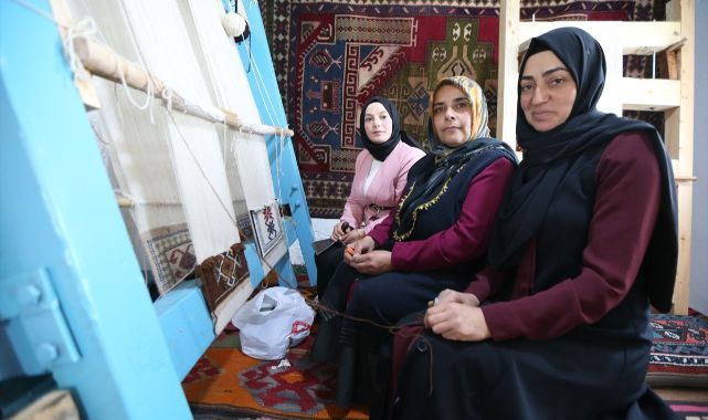 Kadın kooperatifi halıcılığı yaşatıyor