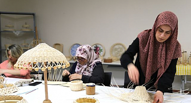 Kadınlar el emeğini gelire dönüştürüyor