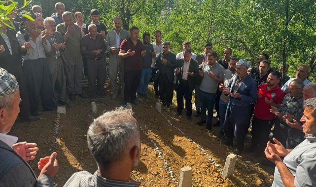 Katledilen anne ve üç çocuğu yan yana toprağa verildi