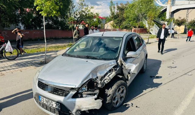 Kaza yapan sürücü aracını bırakıp kaçtı