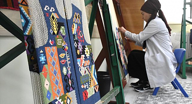 Kilim motifleri kıyafetlerde yeniden hayat buldu
