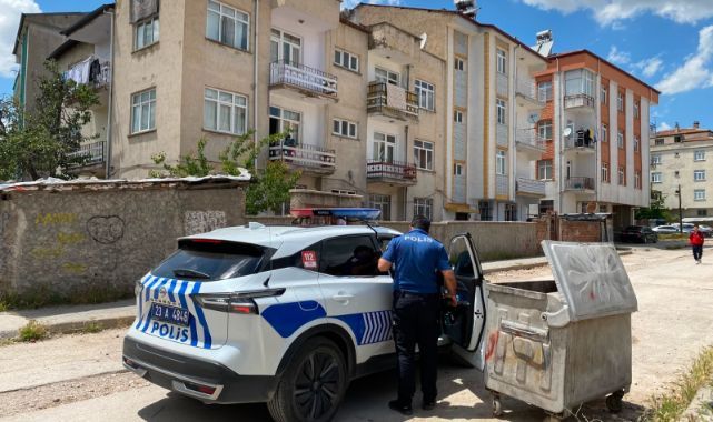 Küçük çocuk ikinci kattan aşağı düştü