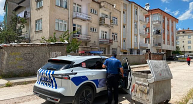 Küçük çocuk ikinci kattan aşağı düştü