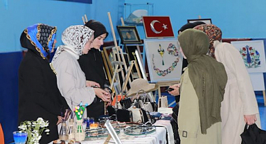 Kursiyerlerin el emeği eserleri görücüye çıktı