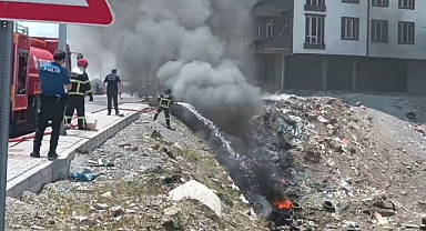 Lastik yangını elektrik hattına sıçradı