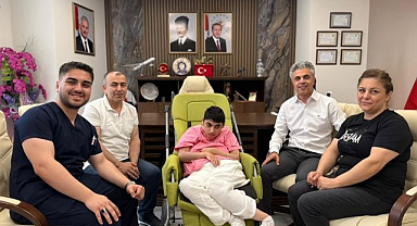 Mezuniyet töreninde yürek ısıtan anlar