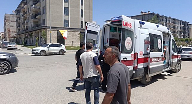 Motosiklet ile otomobil çarpıştı: 1 yaralı var!