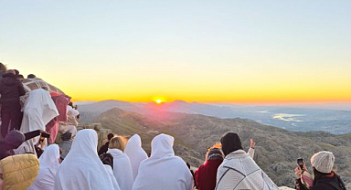 Nemrut Dağı’nda gün doğumu ve batımı büyüledi