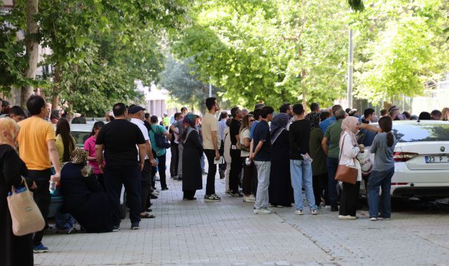 Öğrenciler hayallerindeki lise için ter döktü