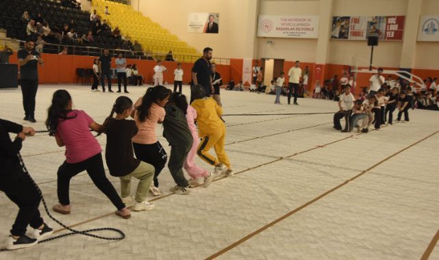 Öğrenciler hem eğlendi hem yarıştı