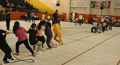 Öğrenciler hem eğlendi hem yarıştı