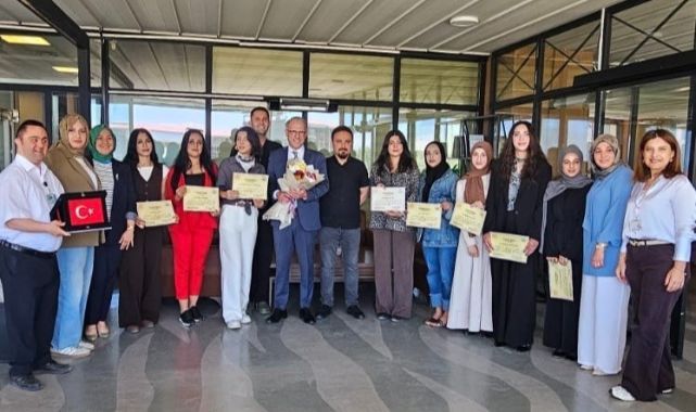 Öğrencilerinden hasta çocuklara moral etkinliği