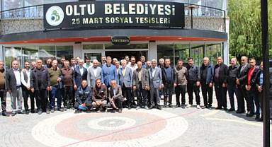 Oltu’da muhtarlar toplantısı: Talepler ve hizmetler masaya yatırıldı