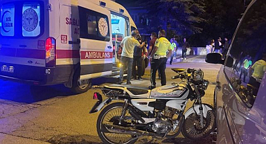 Otomobil ile motosiklet çarpıştı