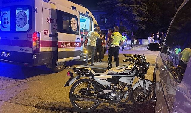 Otomobil ile motosiklet çarpıştı
