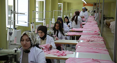 Pandemide maske diktiler, şimdi dünyaya pijama satıyorlar