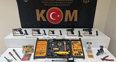 Ruhsatsız silahlara polis baskını