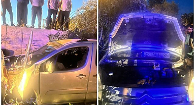 Şarampole devrilen araçtan sağ çıktılar!